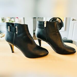 Vince Camuto Vinisha Black Leather Heeled Booties